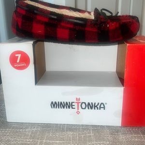 MINNETONKA RED AND BLACK SLIPPERS